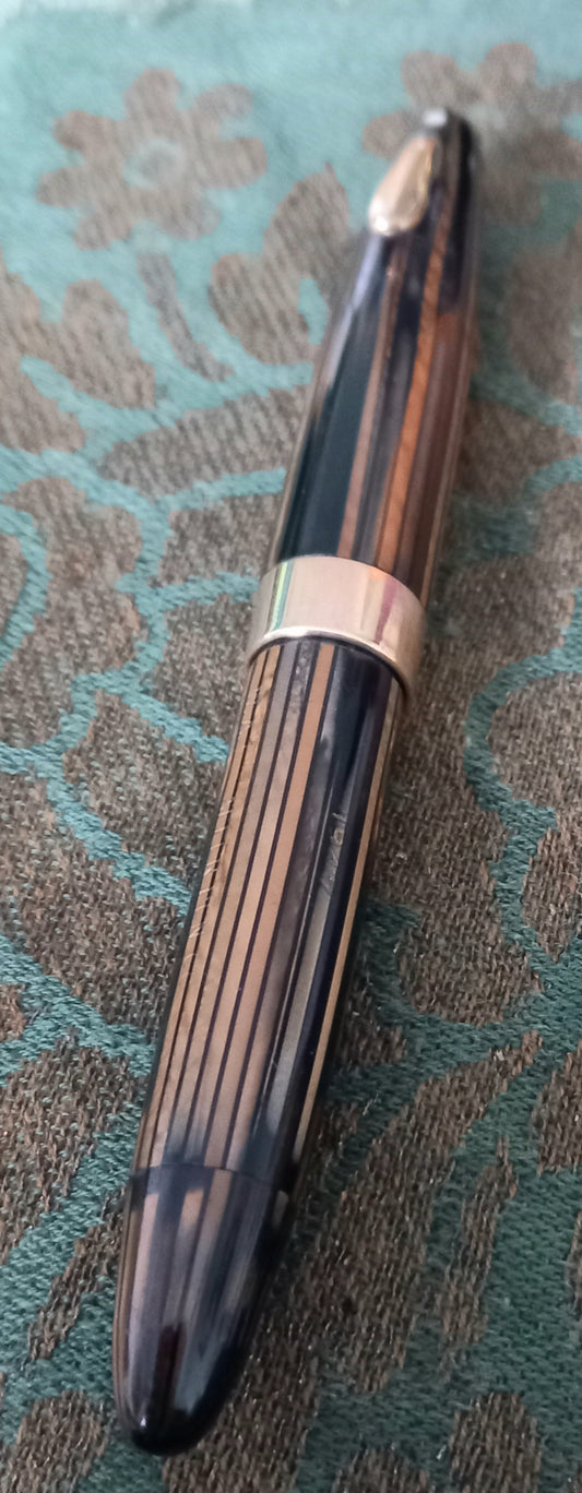 Vintage Sheaffer Striated Brown/ Gold Fountain Pen