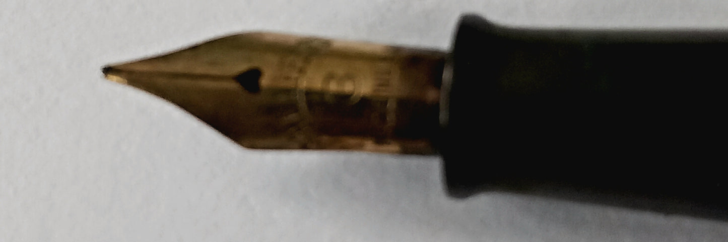 Vintage Lady  W.A.Sheaffer  Pearl/Black Fountain Pen.