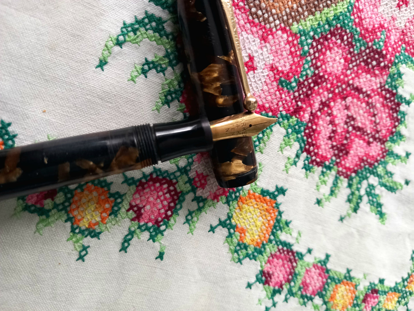 Vintage Parker Victory Black/Gold Marble Push Button Refiller Fountain Pen.