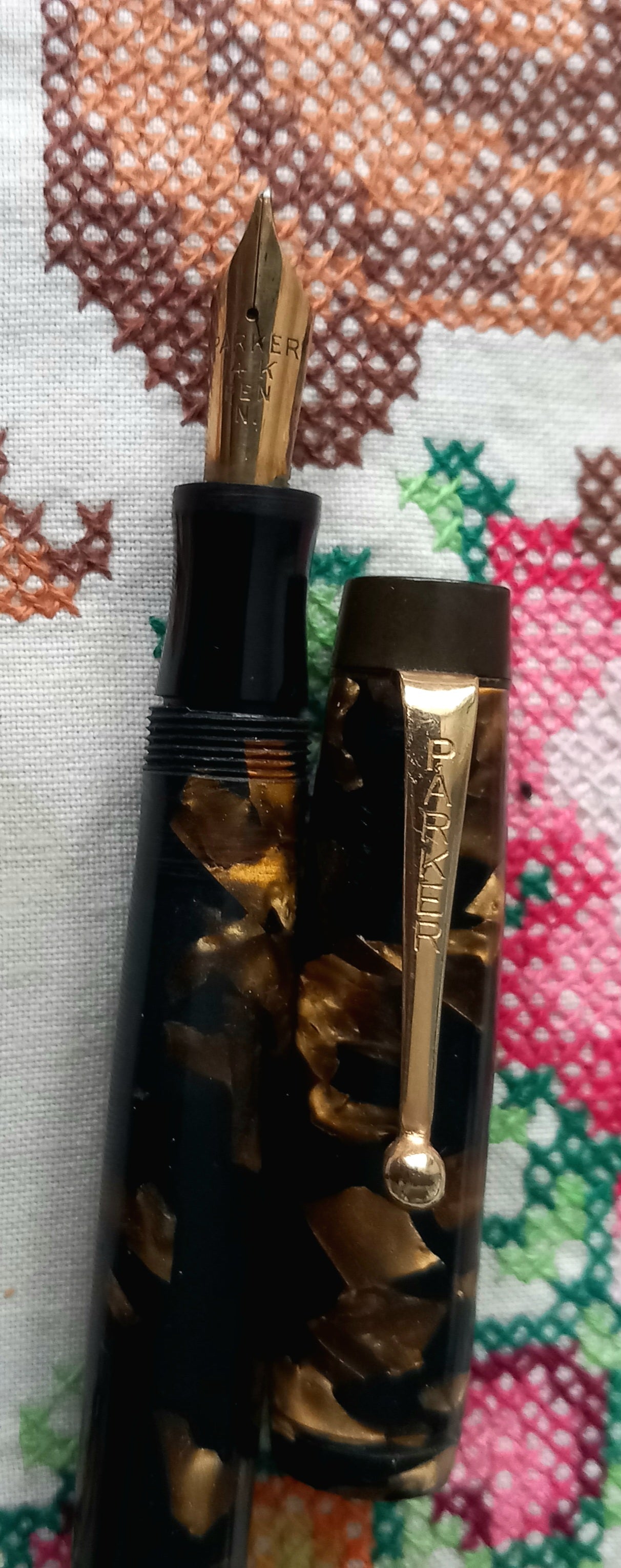 Vintage Parker Victory Black/Gold Marble Push Button Refiller Fountain Pen.