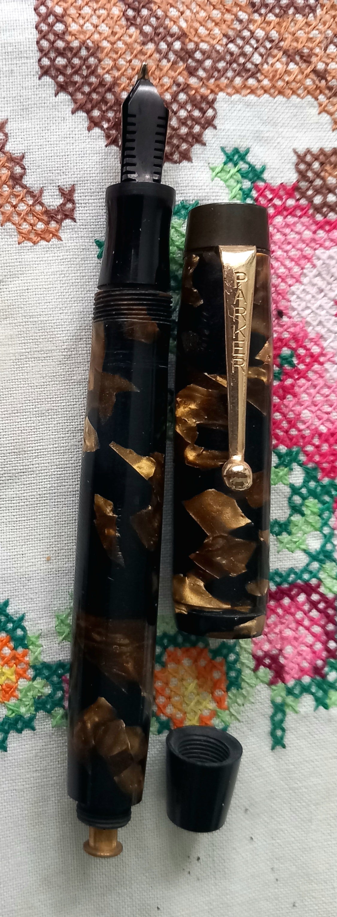 Vintage Parker Victory Black/Gold Marble Push Button Refiller Fountain Pen.