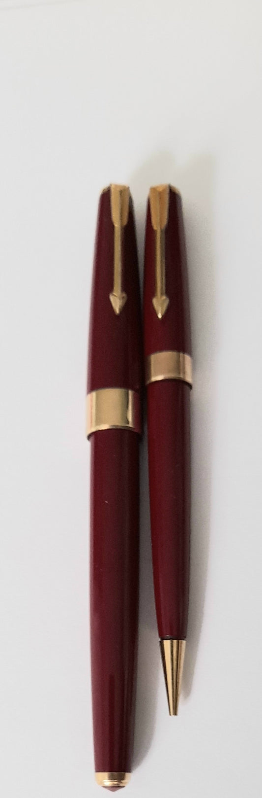 Parker 17 Fountain Pen and Pencil Set Crimson Body.